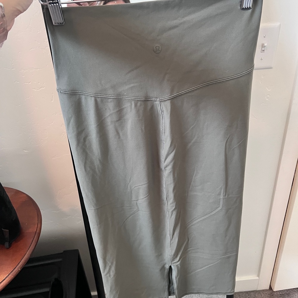 Lululemon Nulu Slim-Fit High-Rise Skirt size 8 - Picture 4 of 6